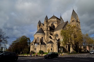 alberi, nuvole, chiesa, cielo, automobili, croci, basilica, campanile, castello, macchine, auto