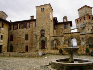 fontana, piazza, finestre, torre, torri, campanile, medioevo, cortile