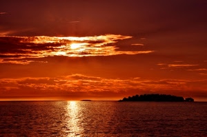 mare, isola, tramonto, nuvole, rosso, sole, controluce, riflesso