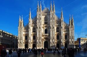 duomo, milano, piazza, guglie, chiesa, passanti, persone, cielo