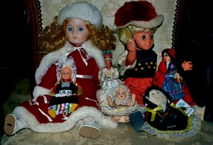 bambole, cappelli, rosso, capelli, vestito, scarpe, occhi, sedia, abiti, cappello, giocattoli, stoffa