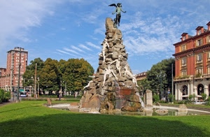 alberi, monumento, nuvole, cielo, palazzi, statue, aiuola, verde, fontana, piazza, azzurro, prato, angelo, ali, statua, finestre, giardino, acqua, case, scultura