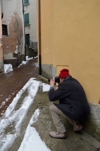 fotografo, neve, strada, cappello, uomo, rosso, finestre, muro