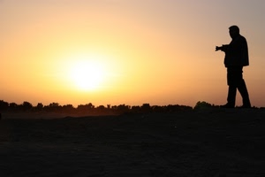 controluce, uomo, tramonto, fotografo, sole, silhouette, cielo, alberi, luce