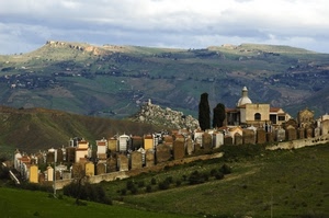 cimitero, tombe, montagne, montagna, nuvole, cappella, verde, panorama, cupola, chiesa, alberi