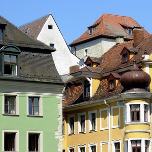 tetti, finestre, abbaini, verde, giallo, case, cupola, bianco, tegole, palazzi, cielo, vetri, comignolo, azzurro