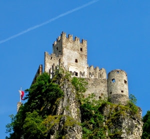 castello, bandiera, merli, rocca, cielo, verde, torre, torri, bandiere, piante, alberi