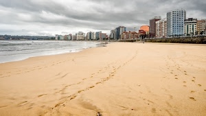 mare, sabbia, spiaggia, palazzi, orme, nuvole, cielo