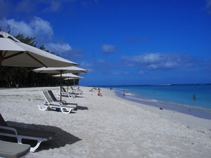 mare, spiaggia, ombrelloni, lettini, sabbia, cielo, nuvole