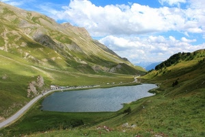strada, nuvole, lago, verde, montagna, acqua, montagne, cielo, laghetto, prato, paesaggio, alberi