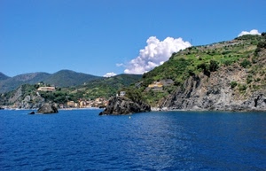 mare, scogli, nuvole, acqua, cielo, verde, azzurro, scogliera, rocce, costa, colline, isole, bianco, case, roccia, nuvola, promontorio, panorama, borgo, spiaggia, montagne