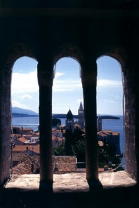 campanili, trifora, mare, panorama, colonne, finestra, archi, controluce