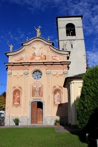 chiesa, campanile, prato, verde, affreschi, statue, facciata, erba, portone, cielo