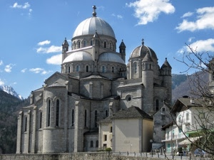 chiesa, cupole, finestre, nuvole, cielo, montagne, grigio, duomo, pietra