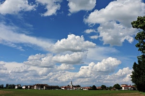 cielo, nuvole, panorama, alberi, paese, case, verde, albero, campanile, bianco