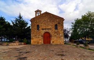 chiesa, alberi, campana, campanile, porta, rosso, piazza, nuvole, cielo