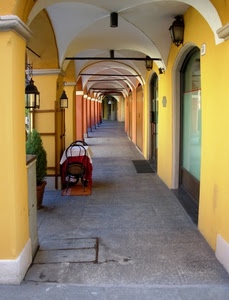 sedie, giallo, portici, portico, tavolo, archi, prospettiva, tavolino