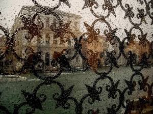 pioggia, vetro, gocce, inferriata, finestra, palazzo, acqua, strada, canale, grata, palazzi