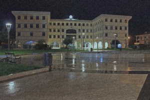 piazza, pioggia, lampione, notte, palazzo, luci, bagnato, lampioni, panchina, riflessi