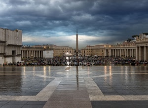 piazza, nuvole, obelisco, pioggia, persone, roma, maltempo, colonne, colonna, luci