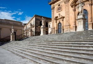 statue, chiesa, scalinata, gradini, scala, porta, gradinata, facciata, portone, palazzi, portoni