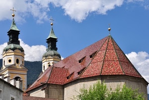 nuvole, cielo, croci, campanili, chiesa, tetto, abside, verde, rosso, azzurro, cupole, tetti, guglie, albero, campanile, abbaini, finestre, due, montagna, rami