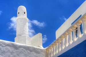 balaustra, bianco, azzurro, cielo, nuvole, casa, comignolo, muro, finestra, camino, terrazzo, torre, blu, colonnine