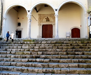 colonne, gradini, archi, scala, chiesa, portico, scalinata, porta, scalini, porte