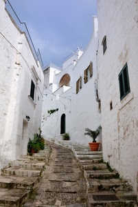 bianco, vicolo, gradini, vasi, finestre, case, scalini, scale, porte, cielo, piante